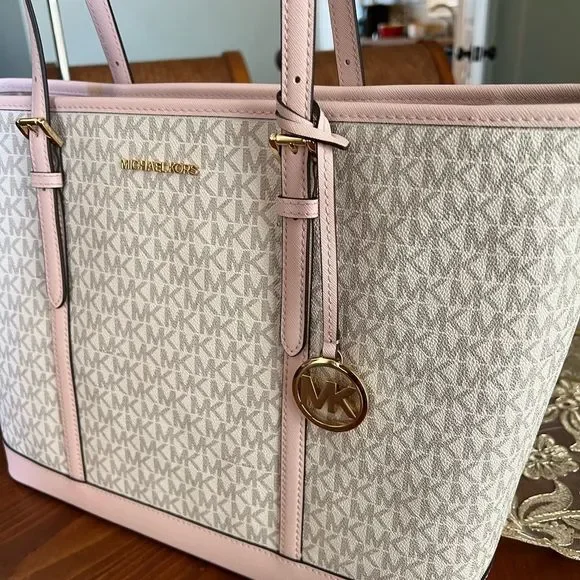 Michael Kors LG travel tote - Picture 2 of 13